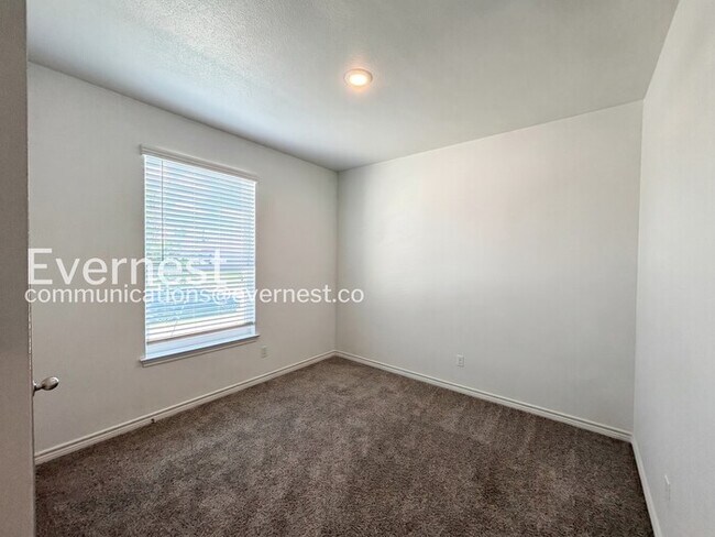 Building Photo - 842 Freedom Cir