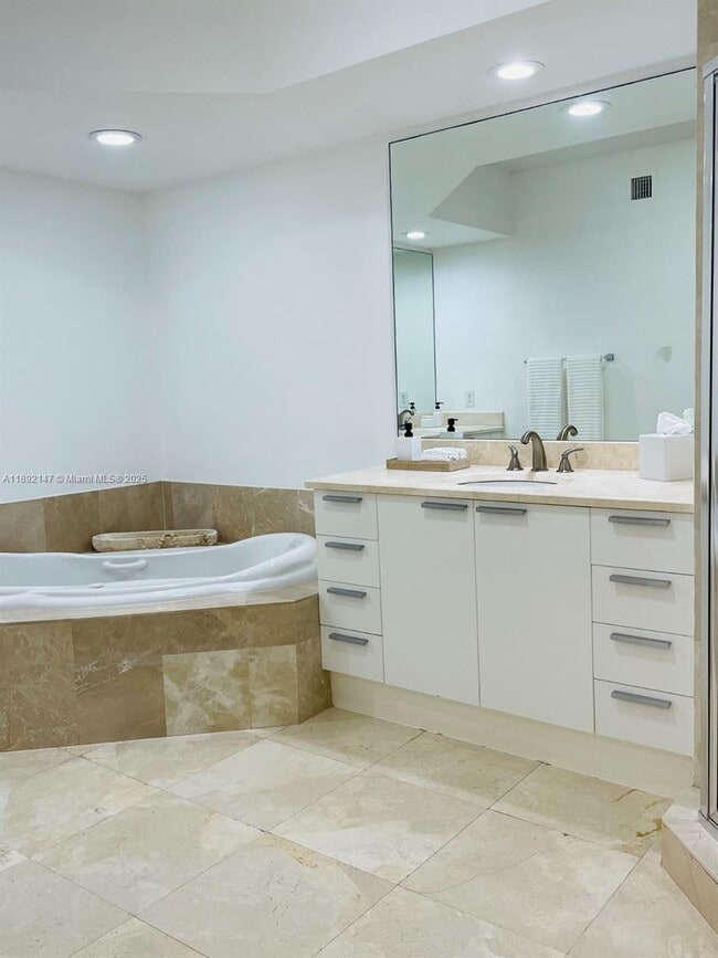 Building Photo - 14951 Royal Oaks Ln