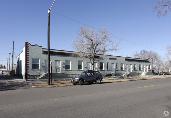 Primary Photo - Curtis Flats