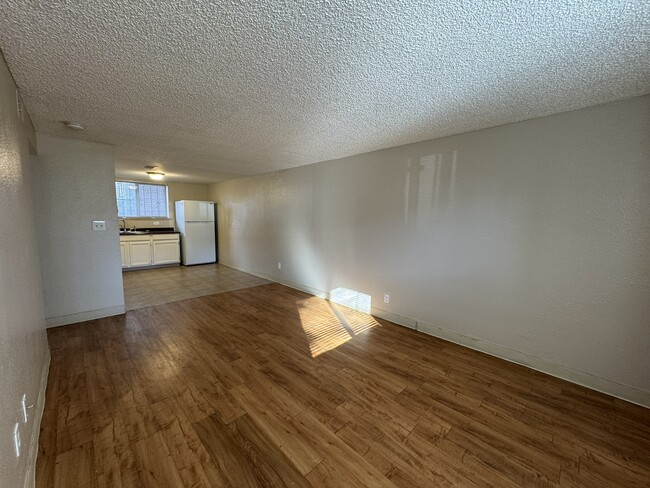 Building Photo - Stunning Modern 1BR for rent!