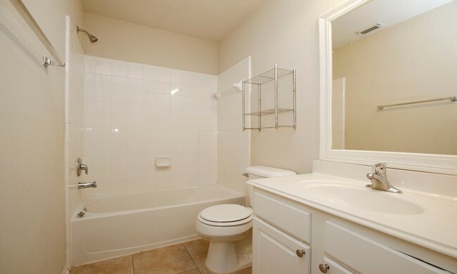 Building Photo - 11 Aquiline Oaks Pl