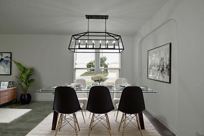 Building Photo - 5 bed | 3 bath | Corner lot | Fully remodeled!!!