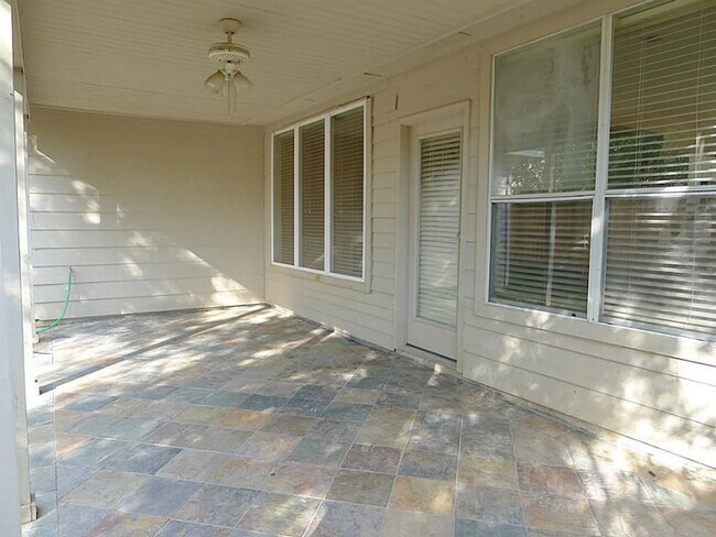 Building Photo - 20703 Whitevine Way