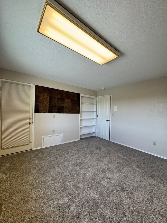 Building Photo - Large lower valley home, freshly remodeled...