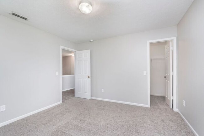 Building Photo - 4 Bedroom with a 3 Car Garage in Zionsvill...