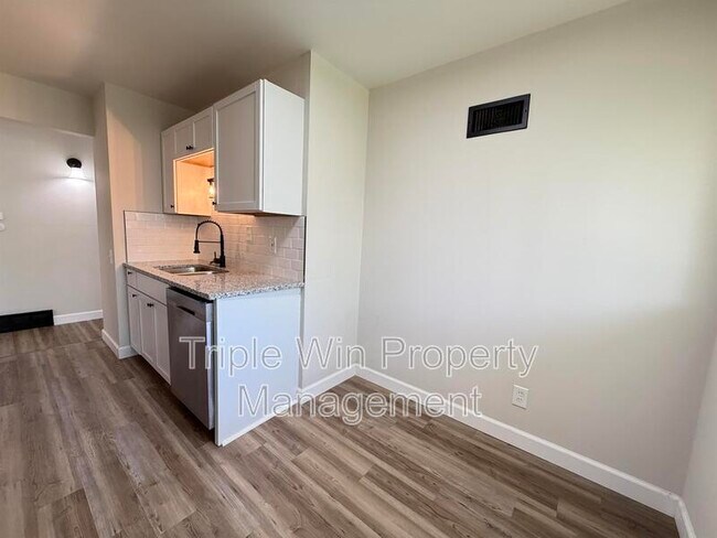 Building Photo - 2257 Luxmore Dr