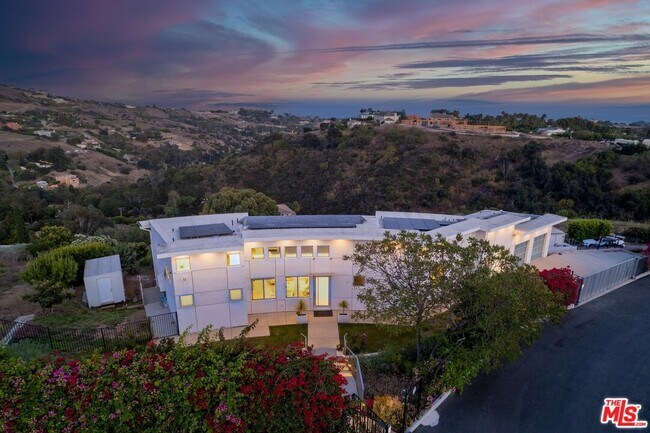 Building Photo - 28405 Via Acero