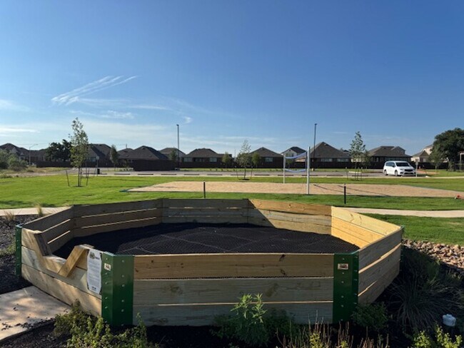 Building Photo - ONE-STORY Home in Marble Falls - 2932 SF with THREE-CAR GARAGE - On a CUL-DE-SAC!