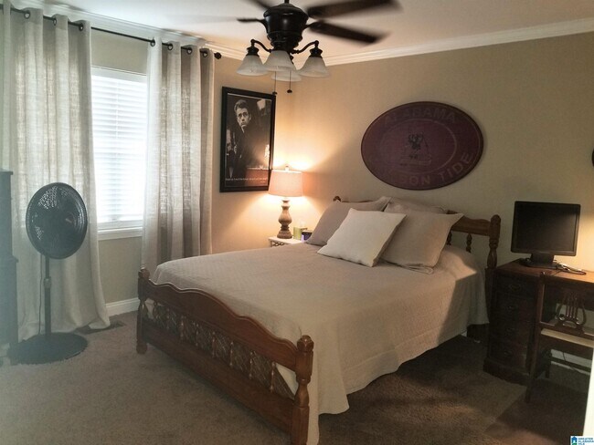 Building Photo - 1100 14th Ave