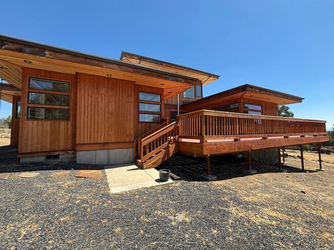 Building Photo - Stunning 4 Bed/3.5 Bath on 4.39 Acre Lot-7...
