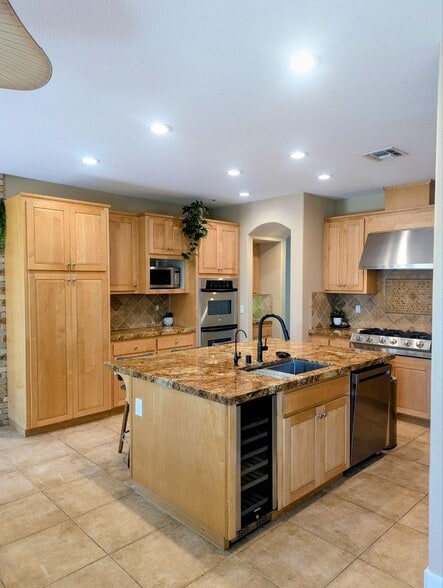 Building Photo - 333 Foothill Dr