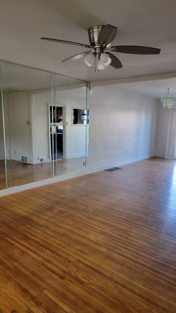 Building Photo - Beautiful Home In West Oak Lane