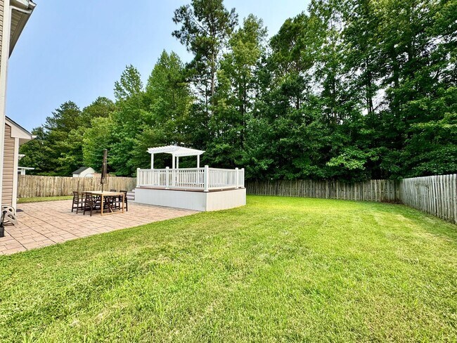 Building Photo - First-Time Rental! Available 08-07-26 - Fenced Yard, Pet Friendly, Attached 2-Car Garage!