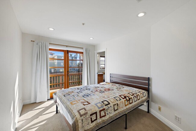 Building Photo - 416 Avenida Santa Barbara