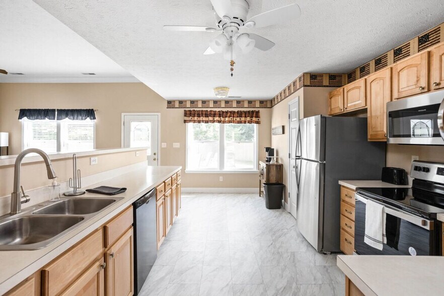 Building Photo - 3202 Grandview Way