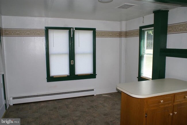 Building Photo - 9518 Circle Dr