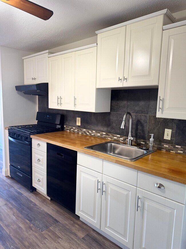 Building Photo - 136 Mammoth Rd