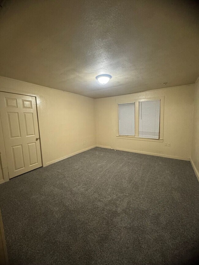 Building Photo - Spacious home in Clyde