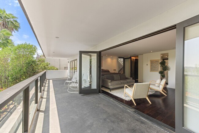 Building Photo - Architectural Contemporary with Panoramic ...