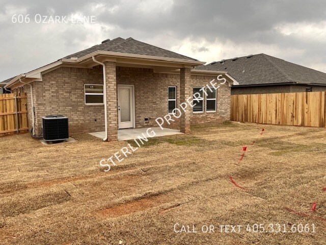 Building Photo - 606 Ozark Ln