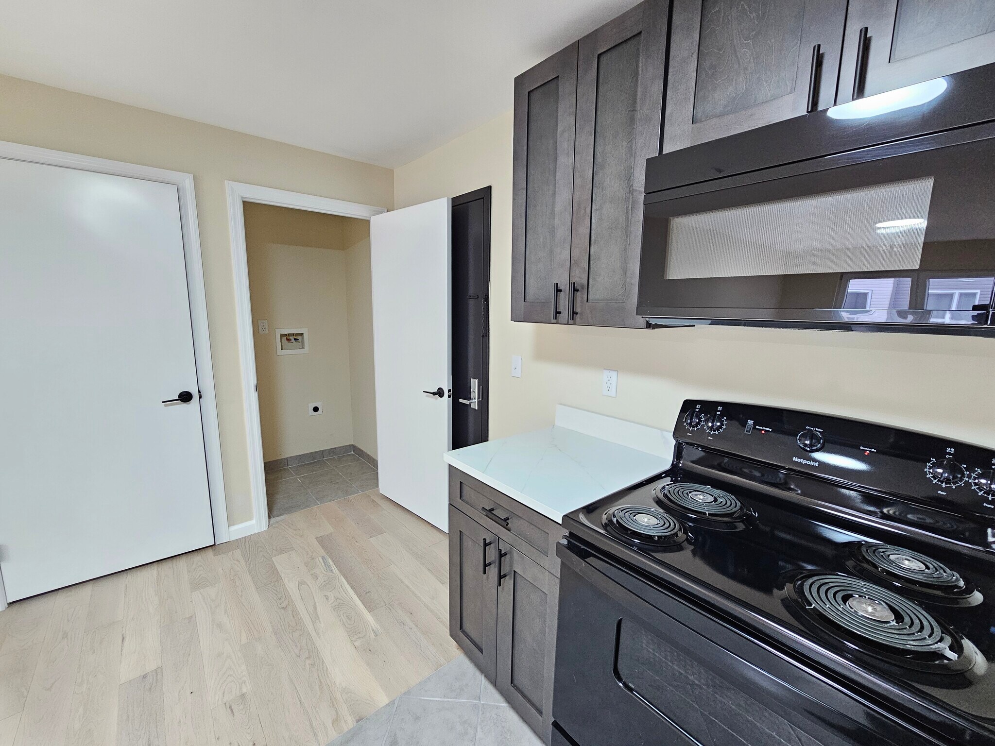 Building Photo - 158 6th St