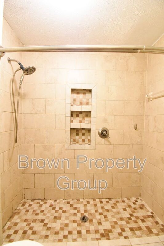 Building Photo - 5115 Lake Valley Dr