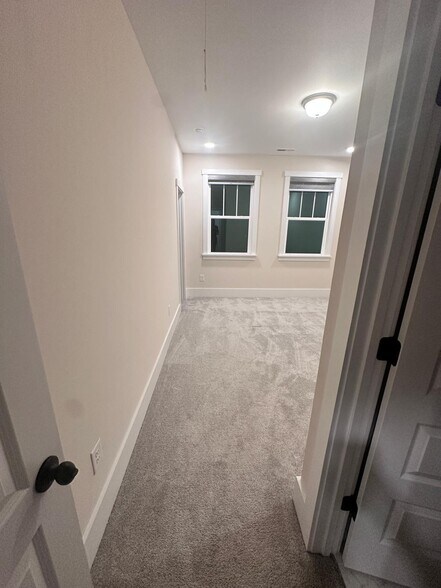 Building Photo - 113 Crested Coral Dr