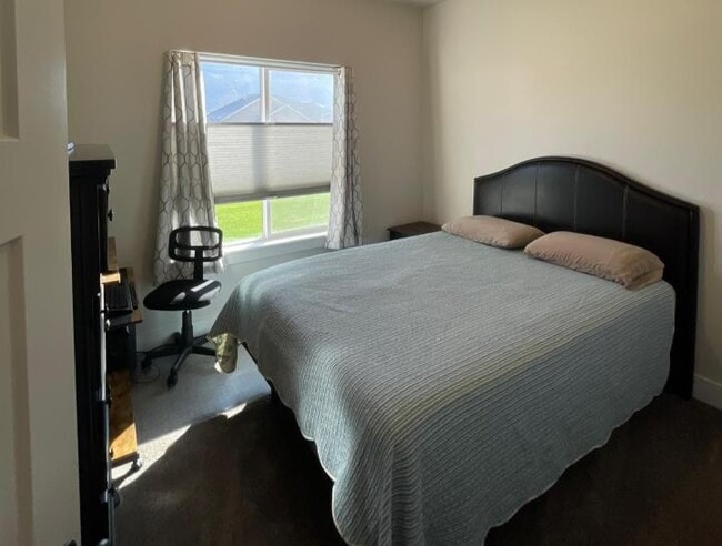 Building Photo - 1335 N 200 E