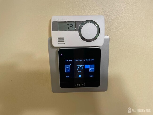 Building Photo - 911 Ravens Crest Dr