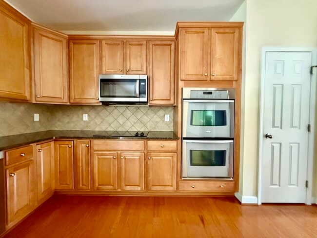 Building Photo - 410 Harkness Cir