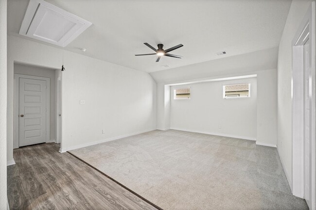 Building Photo - 144 Shining Pt Dr