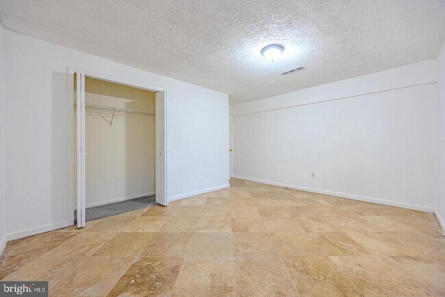 Building Photo - 8200 Maple Ridge Ave