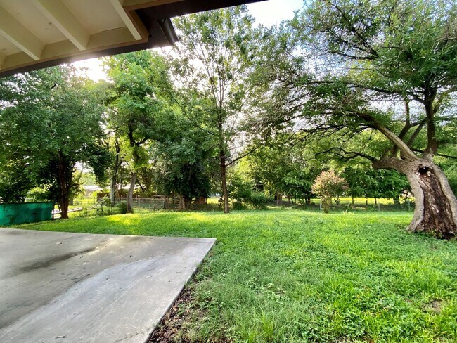 Building Photo - 6710 Moss Oak Dr