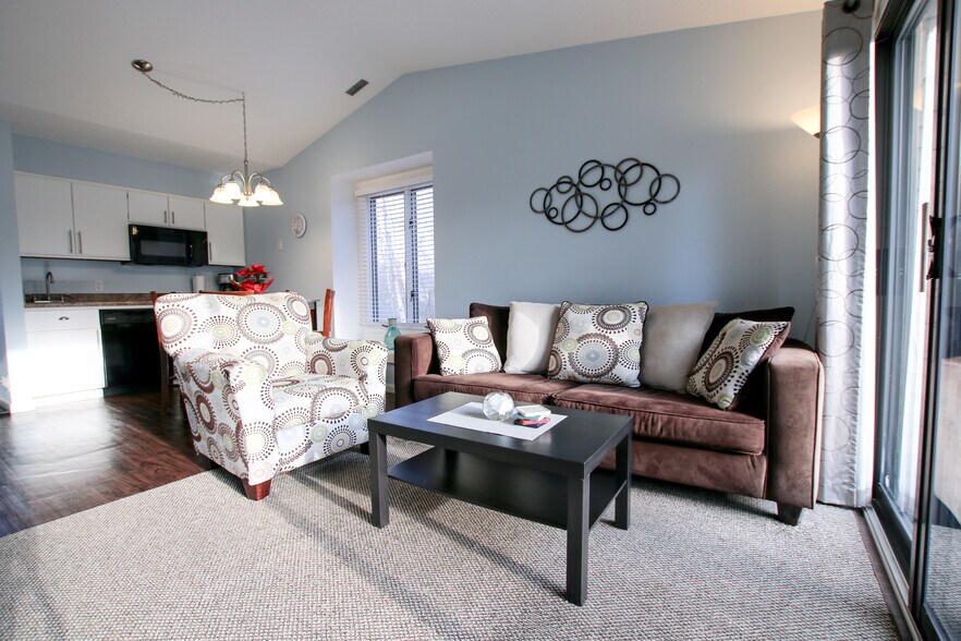 Building Photo - 5713 Creeks Crossing N