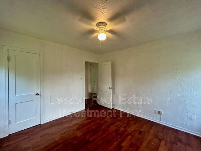 Building Photo - 734 W 74th St