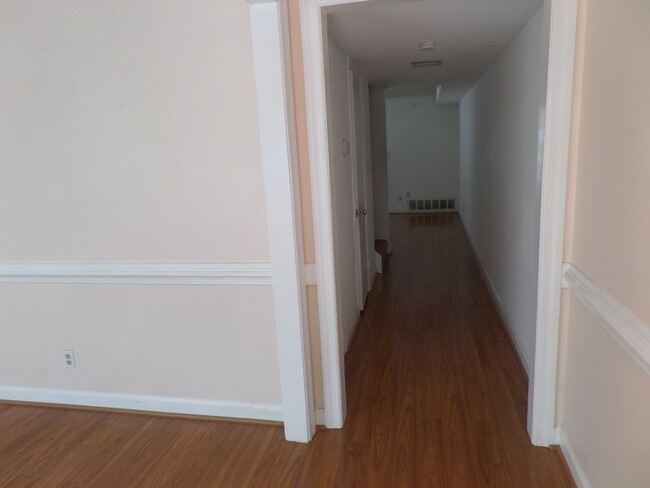 Building Photo - CORNER TOWNHOUSE/WOOD FLOORS/EXTRA WINDOWS...