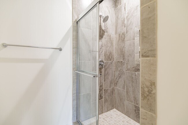 Building Photo - Brand new Luxurious 3 bedroom 3 bath + LOFT townhouse in Stone Gate community High Point. Master ...