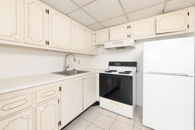 Building Photo - 260 Norwich K