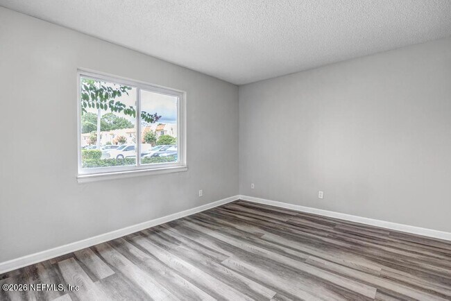 Building Photo - 3906 Mission Dr