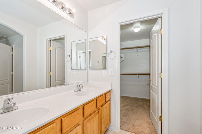 Building Photo - 12417 W Yuma St