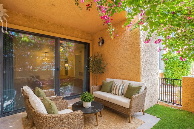 Building Photo - Prime Scottsdale Living | 2 Master Suites + Private Patio Retreat