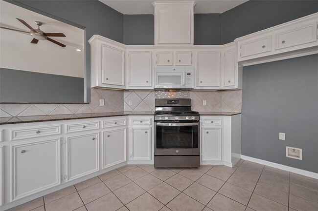Building Photo - 9631 Highland Pointe Dr