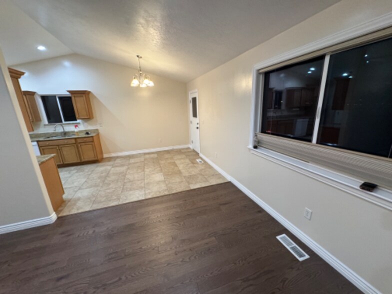 Building Photo - 656 S 1050 W