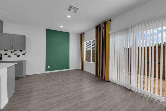 Building Photo - 4747 Bluebird Clfs Ave