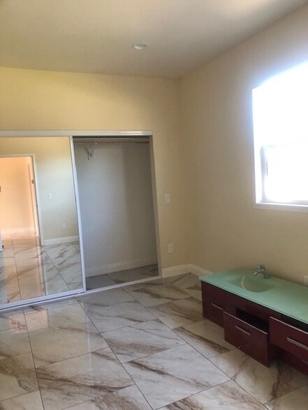 Building Photo - 1022 Morada Pl