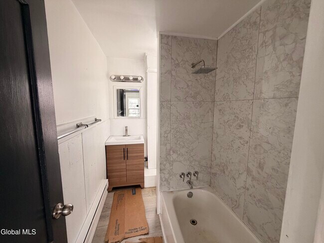 Building Photo - 15 James St