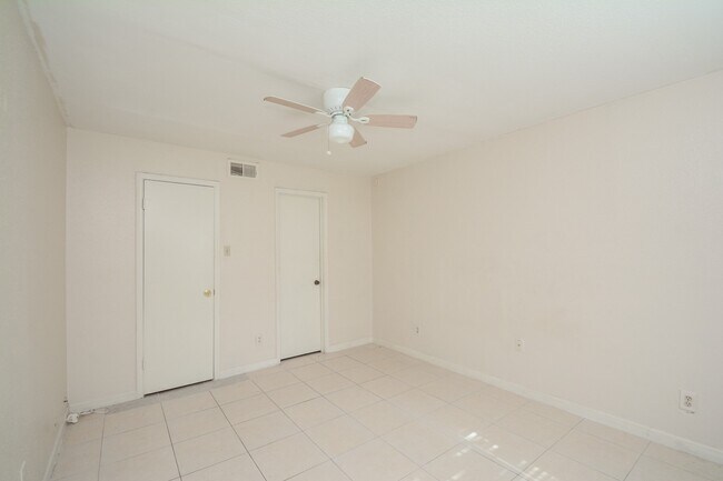 Building Photo - 9700 Leawood Blvd