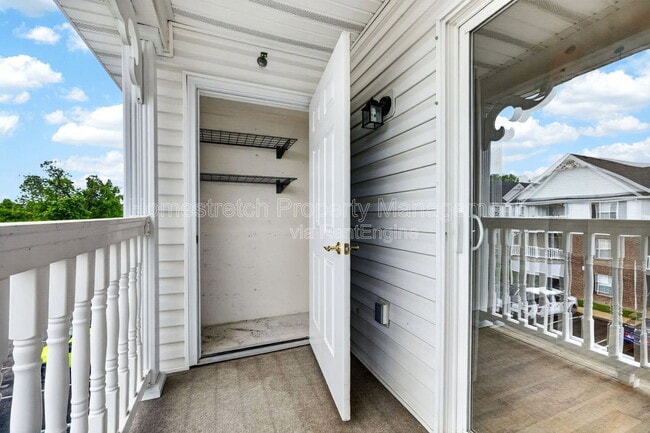 Building Photo - 531 Saravalle Dr