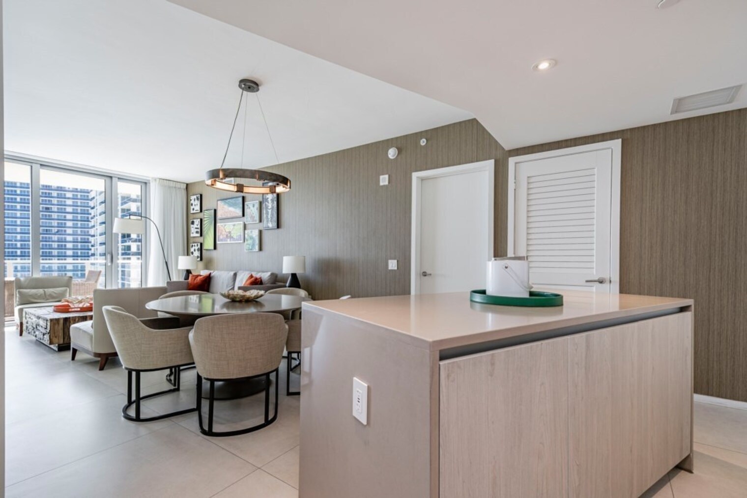 Building Photo - 4011 S Ocean Dr