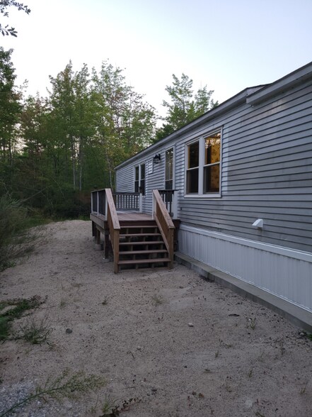 Building Photo - 12 Breton Ln